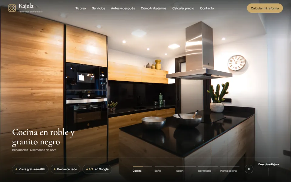 Portada de la web de muestra Rajola Reformas en un ordenador: foto de una cocina a pantalla completa y menú superior.